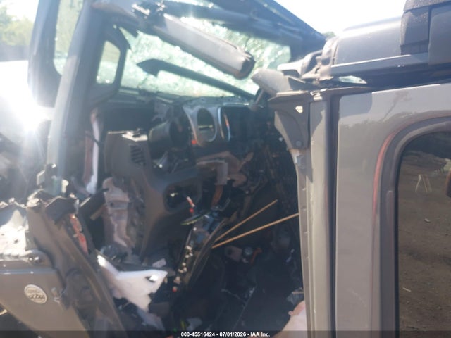 1C4HJXEN4JW312432 Jeep Wrangler Unlimited Sahara 4x4
