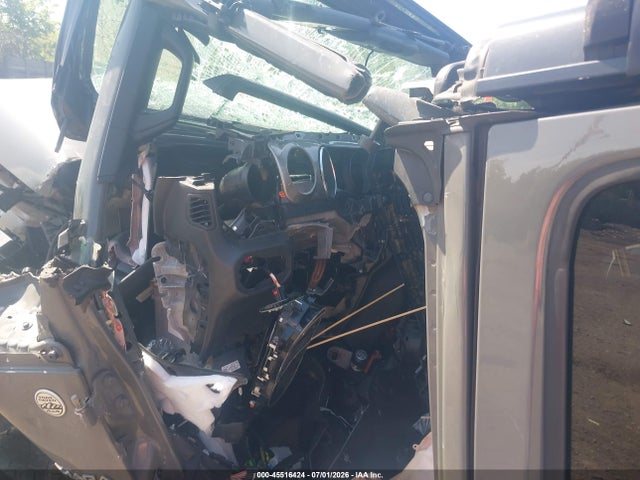 1C4HJXEN4JW312432 Jeep Wrangler Unlimited Sahara 4x4