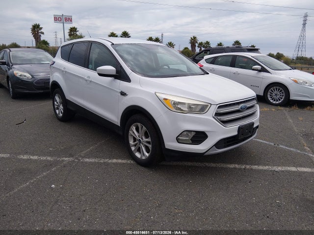 Ford ESCAPE SE 2017 1FMCU9GD0HUE50195 Image 1