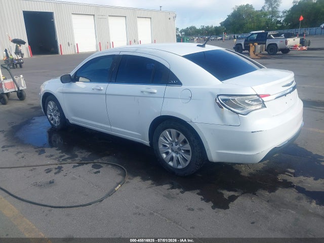 1C3CCBAB0EN205140 Chrysler 200 LX