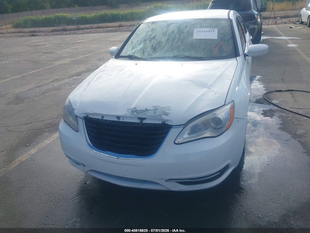 1C3CCBAB0EN205140 Chrysler 200 LX