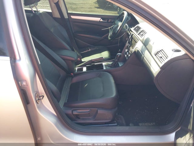 2012 Volkswagen Passat 2.5l Se მანქანა იყიდება აუქციონზე, vin: 1VWBP7A32CC074400, აუქციონის ნომერი: 45516962