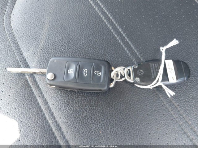 1VWAT7A30EC028655 Volkswagen Passat 1.8t Wolfsburg Edition