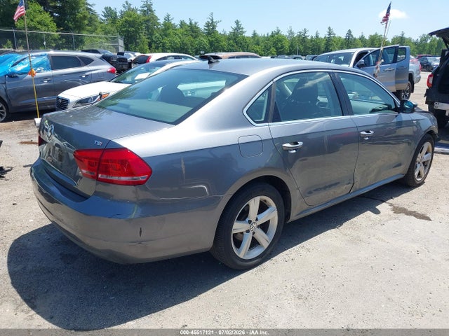 1VWAT7A30EC028655 Volkswagen Passat 1.8t Wolfsburg Edition
