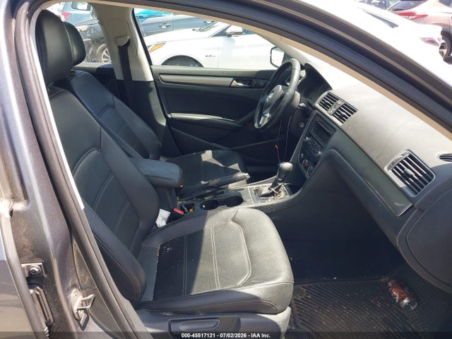 1VWAT7A30EC028655 Volkswagen Passat 1.8t Wolfsburg Edition