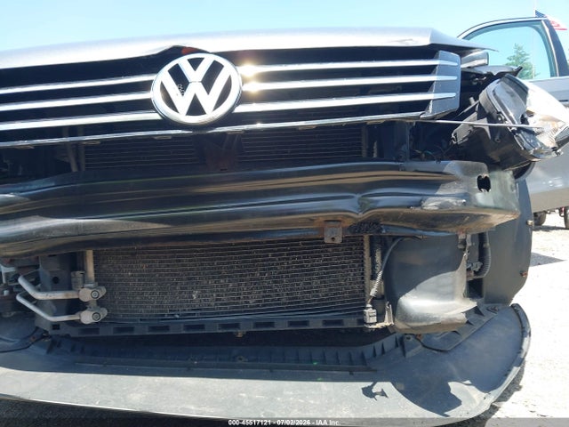 1VWAT7A30EC028655 Volkswagen Passat 1.8t Wolfsburg Edition