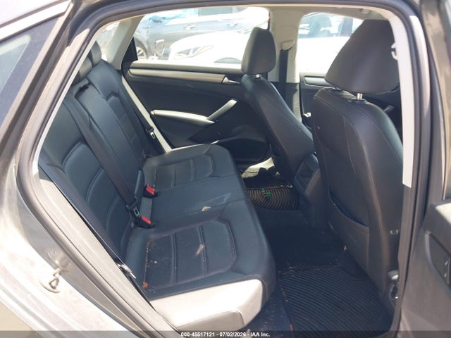 1VWAT7A30EC028655 Volkswagen Passat 1.8t Wolfsburg Edition