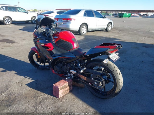 Kawasaki EX400 2019 JKAEXKG17KDA31427 Image 3