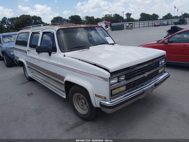 45517219 :رقم المزاد ، 1GNER16K8LF168732 vin ، 1990 Chevrolet Suburban R1500 مزاد بيع