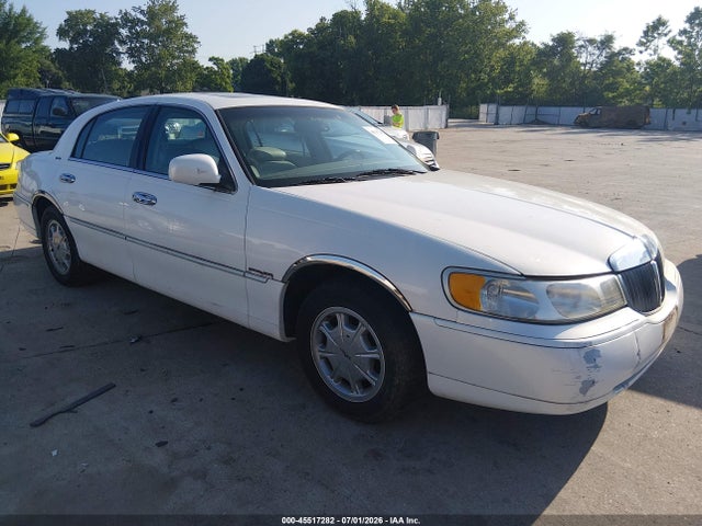 Aukcja sprzedaży 1998 Lincoln Town Car Signature, vin: 1LNFM82W6WY684718, numer aukcji: 45517282