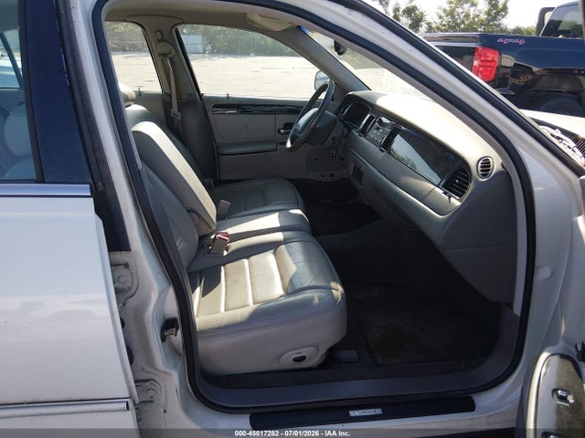 Продаж на аукціоні авто 1998 Lincoln Town Car Signature, vin: 1LNFM82W6WY684718, номер лоту: 45517282