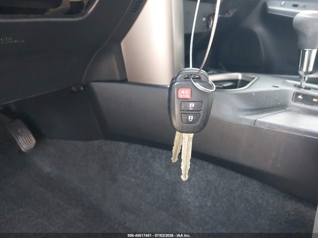 Toyota RAV4 LE 2018 JTMBFREV3JD243425 Image 11