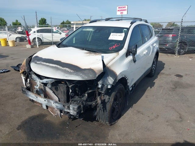 Toyota RAV4 LE 2018 JTMBFREV3JD243425 Image 2