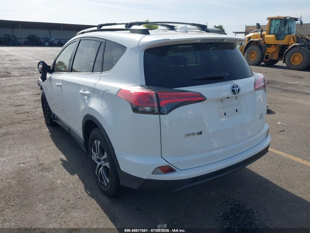 Toyota RAV4 LE 2018 JTMBFREV3JD243425 Image 3