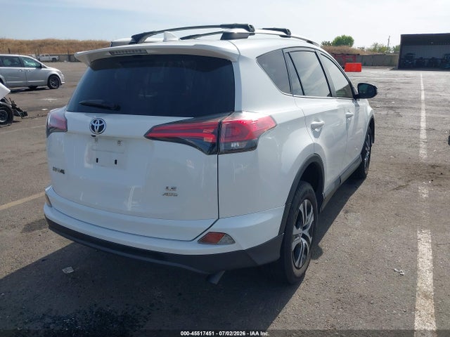 Toyota RAV4 LE 2018 JTMBFREV3JD243425 Image 4