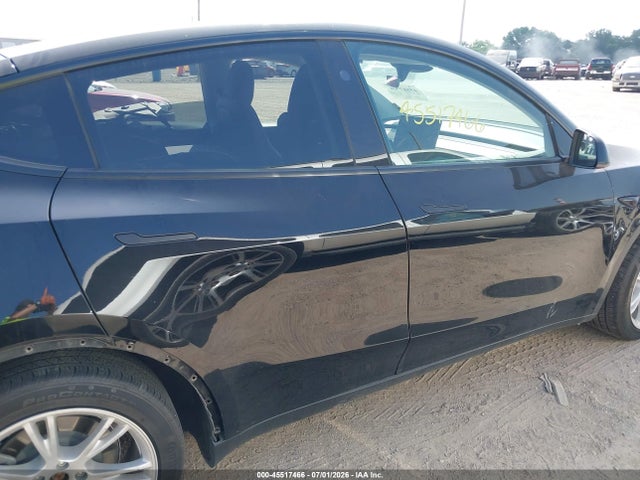 2024 Tesla Model Y Long Range Dual Motor All-wheel Drive მანქანა იყიდება აუქციონზე, vin: 7SAYGDEE9RA286665, აუქციონის ნომერი: 45517466