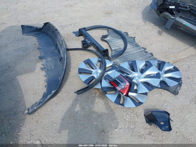 2024 Tesla Model Y Long Range Dual Motor All-wheel Drive მანქანა იყიდება აუქციონზე, vin: 7SAYGDEE9RA286665, აუქციონის ნომერი: 45517466