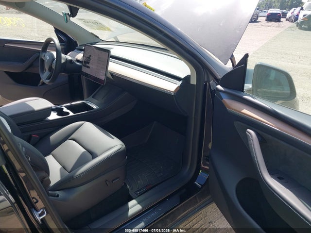 2024 Tesla Model Y Long Range Dual Motor All-wheel Drive მანქანა იყიდება აუქციონზე, vin: 7SAYGDEE9RA286665, აუქციონის ნომერი: 45517466