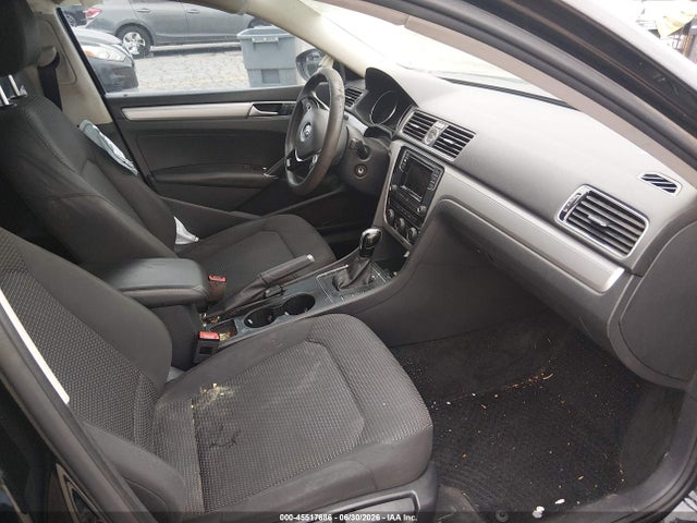 1VWAT7A30GC023619 Volkswagen Passat 1.8t S