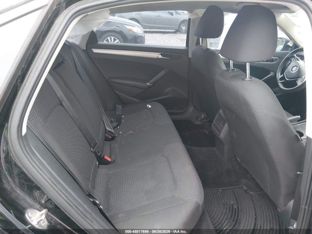 1VWAT7A30GC023619 Volkswagen Passat 1.8t S