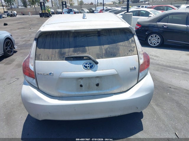 Toyota Prius C One 2015 JTDKDTB35F1105383 Image 17