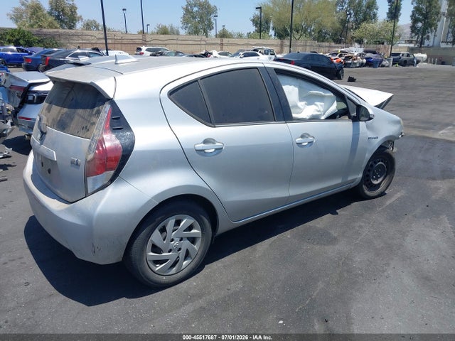 Toyota Prius C One 2015 JTDKDTB35F1105383 Image 4