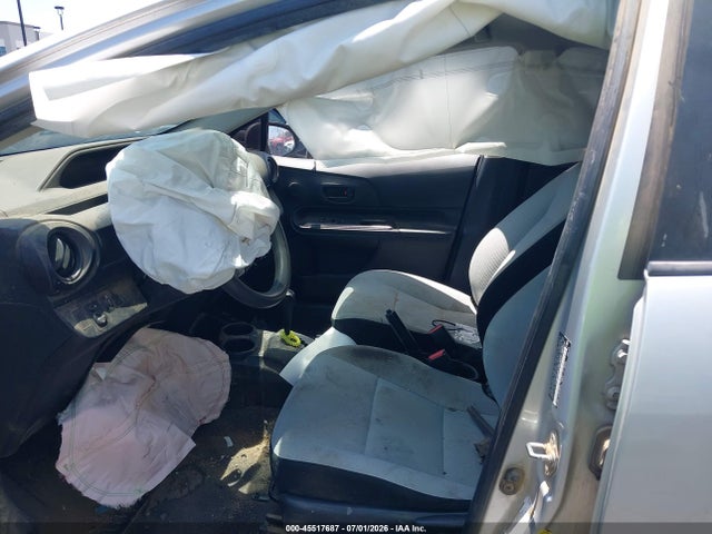 Toyota Prius C One 2015 JTDKDTB35F1105383 Image 5