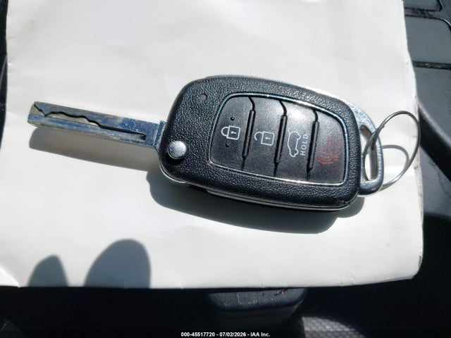 45517720 :رقم المزاد ، KM8SM4HFXHU225006 vin ، 2017 Hyundai Santa Fe Se مزاد بيع