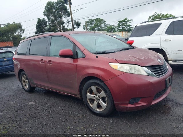 45517850 :رقم المزاد ، 5TDKK3DC9BS068144 vin ، 2011 Toyota Sienna Le V6 مزاد بيع