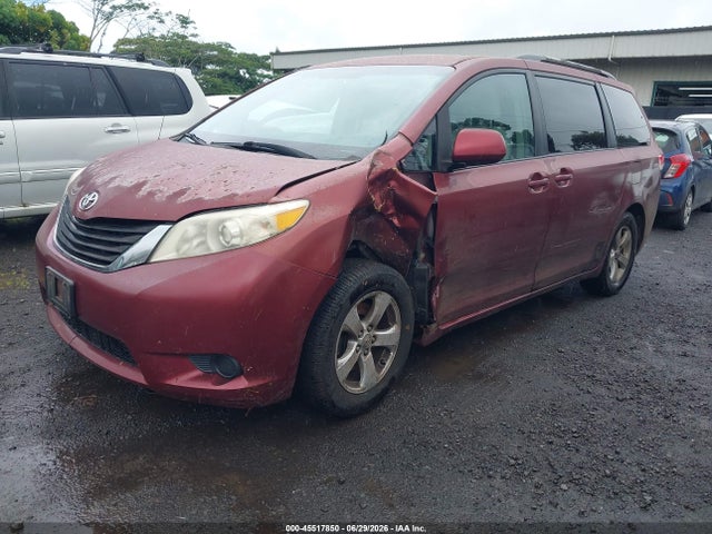 45517850 :رقم المزاد ، 5TDKK3DC9BS068144 vin ، 2011 Toyota Sienna Le V6 مزاد بيع