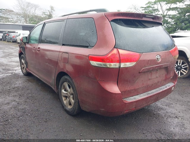 45517850 :رقم المزاد ، 5TDKK3DC9BS068144 vin ، 2011 Toyota Sienna Le V6 مزاد بيع