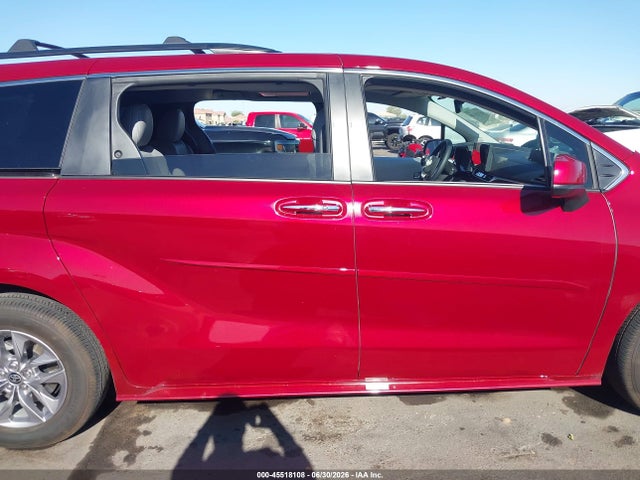 Toyota SIENNA XLE 2026 5TDYRKECXTS311718 Image 13