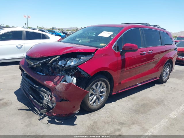 Toyota SIENNA XLE 2026 5TDYRKECXTS311718 Image 2