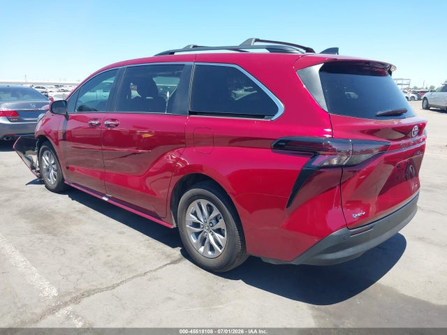 Toyota SIENNA XLE 2026 5TDYRKECXTS311718 Image 3