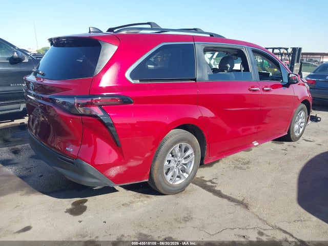 Toyota SIENNA XLE 2026 5TDYRKECXTS311718 Image 4