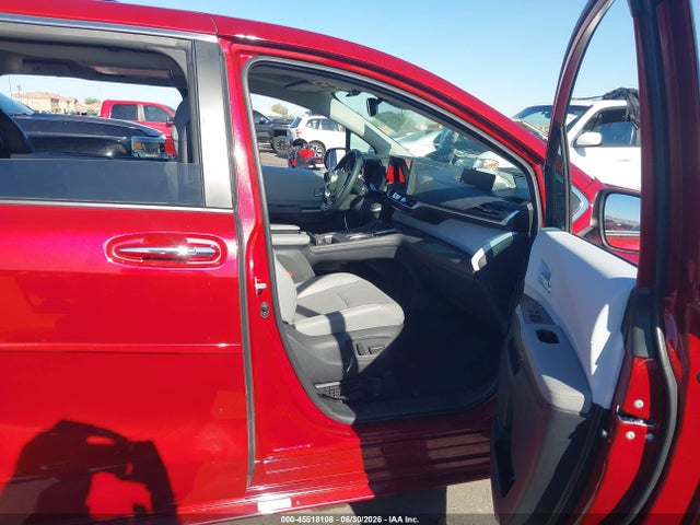 Toyota SIENNA XLE 2026 5TDYRKECXTS311718 Image 5