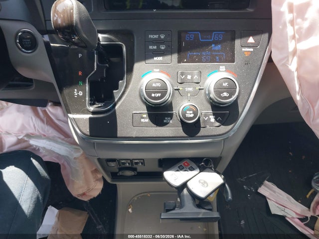 Toyota Sienna Xle 8 Passenger 2017 5TDYZ3DC4HS837616 Image 11