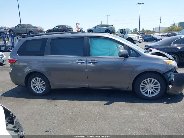 Toyota Sienna Xle 8 Passenger 2017 5TDYZ3DC4HS837616 Image 13