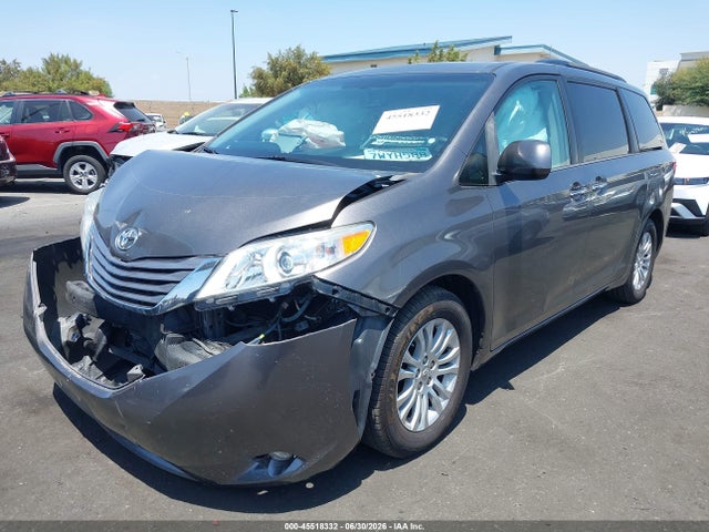 Toyota Sienna Xle 8 Passenger 2017 5TDYZ3DC4HS837616 Image 2