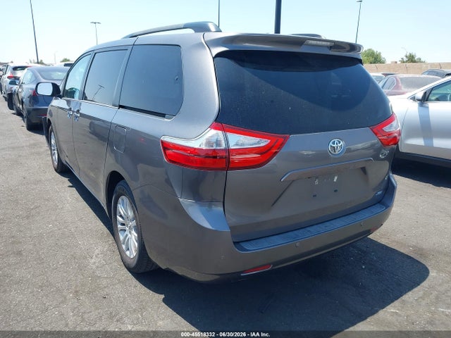 Toyota Sienna Xle 8 Passenger 2017 5TDYZ3DC4HS837616 Image 3