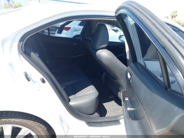 Lexus IS 200T 2016 JTHBA1D22G5025842 Image 8