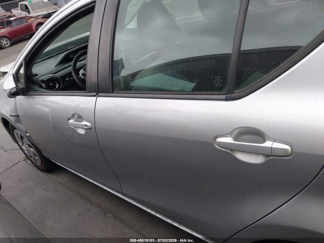 Toyota Prius C Two 2016 JTDKDTB37G1125944 Image 15