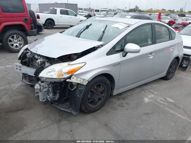 Toyota Prius Two 2014 JTDKN3DU4E0365281 Image 2