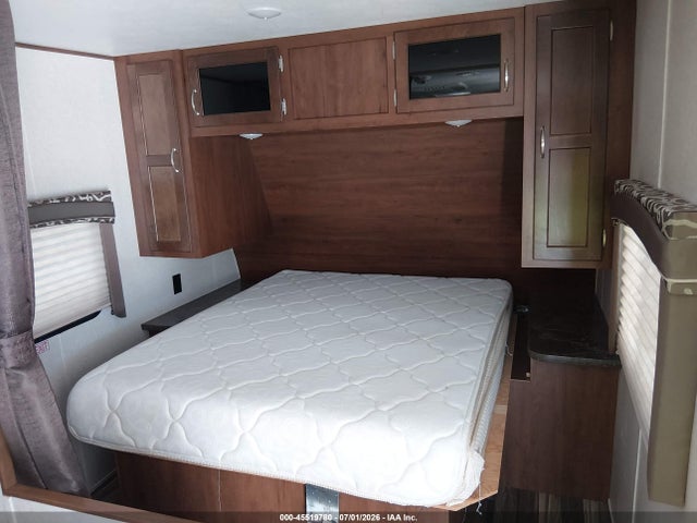 45519780 :رقم المزاد ، 1UJBJ0BN2H1T80222 vin ، 2017 Jayco Jayflight مزاد بيع