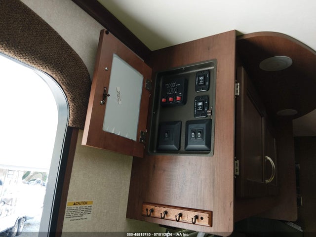 45519780 :رقم المزاد ، 1UJBJ0BN2H1T80222 vin ، 2017 Jayco Jayflight مزاد بيع