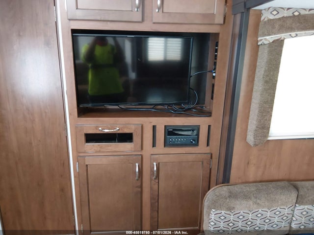 45519780 :رقم المزاد ، 1UJBJ0BN2H1T80222 vin ، 2017 Jayco Jayflight مزاد بيع