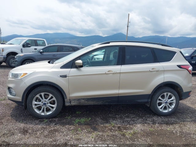 1FMCU9GD6JUC38763 Ford ESCAPE SE