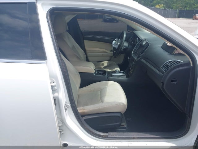 45519996 :رقم المزاد ، 2C3CCAAG5KH648197 vin ، 2019 Chrysler 300 Touring مزاد بيع