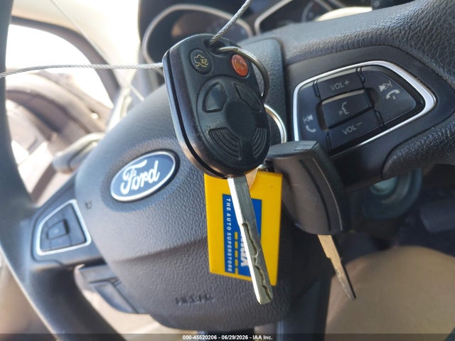 1FADP3K28HL245660 Ford FOCUS SE