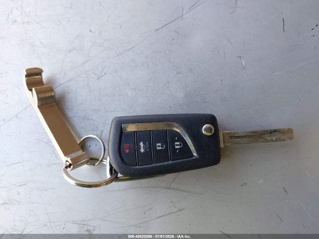 45520266 :رقم المزاد ، 4T1B11HK9JU580968 vin ، 2018 Toyota Camry Le مزاد بيع